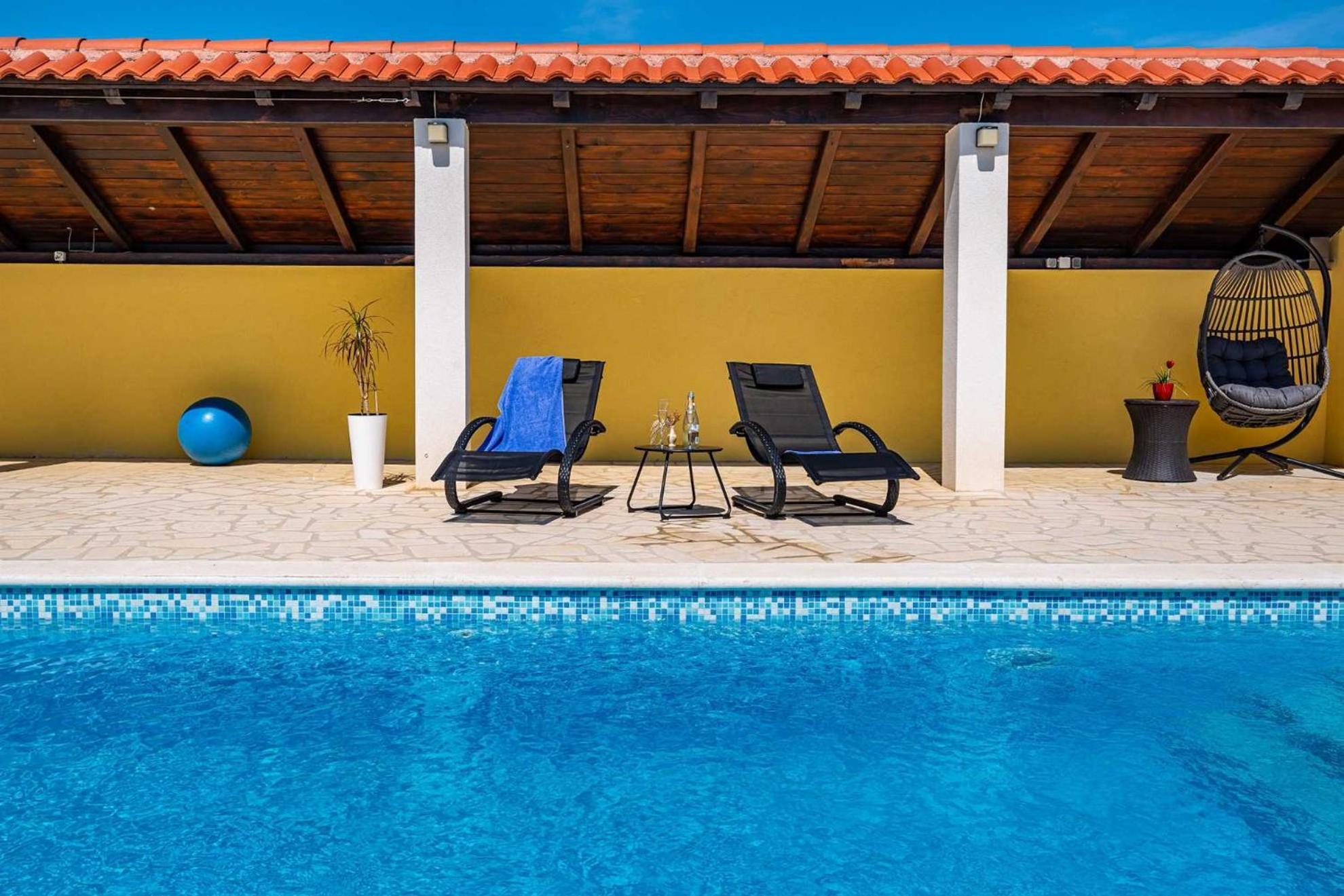 Apartment House Simoni With Pool, Zadar County ปริฟลากา ภายนอก รูปภาพ