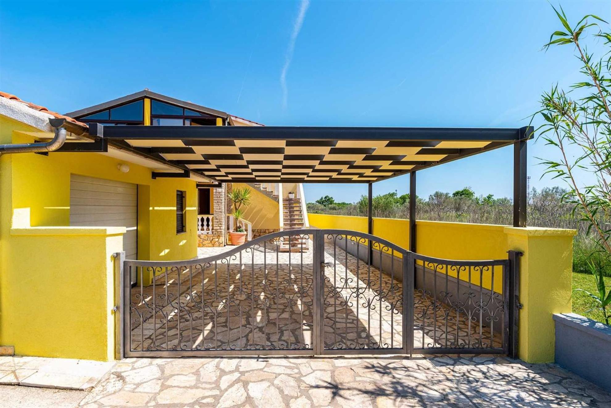 Apartment House Simoni With Pool, Zadar County ปริฟลากา ภายนอก รูปภาพ