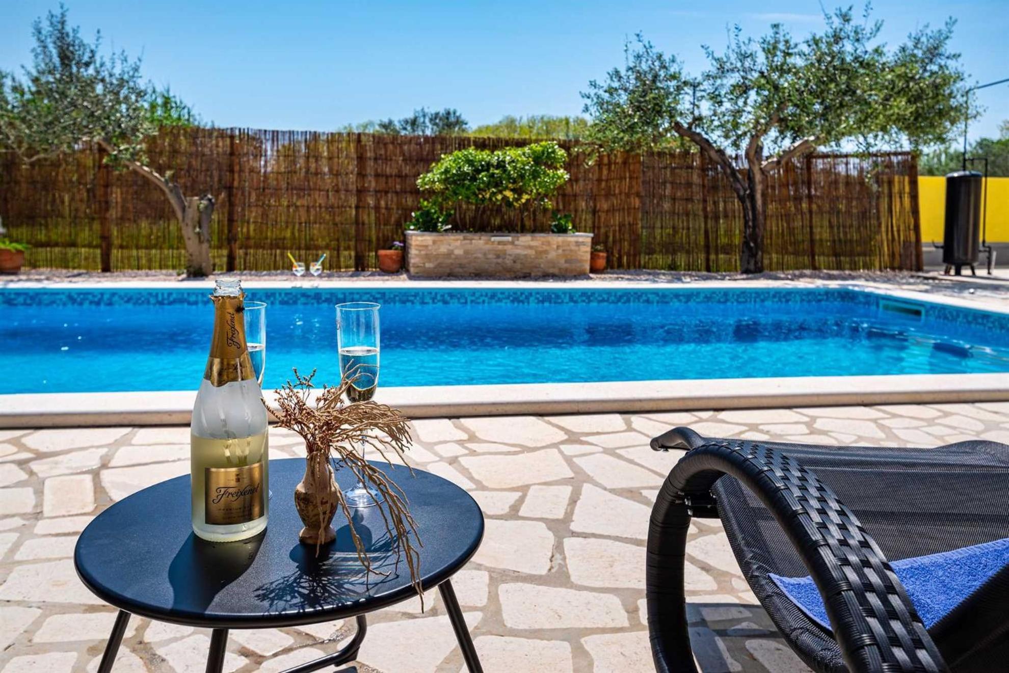 Apartment House Simoni With Pool, Zadar County ปริฟลากา ภายนอก รูปภาพ