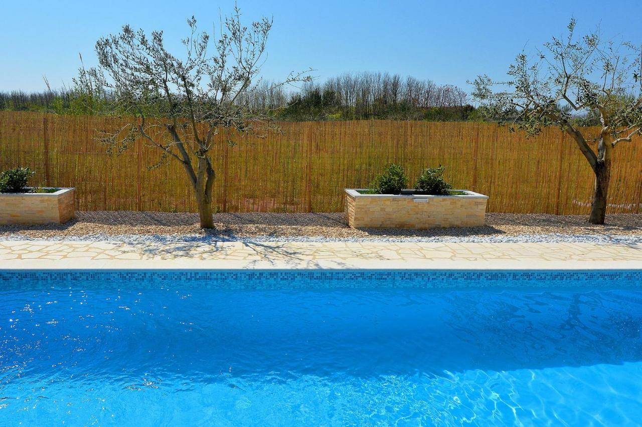 Apartment House Simoni With Pool, Zadar County ปริฟลากา ภายนอก รูปภาพ